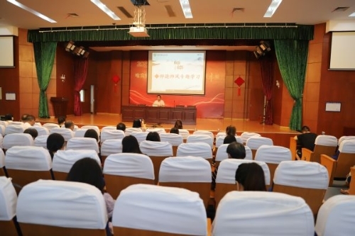 南湖区新丰镇中心小学召开暑期返校日全体教师大会