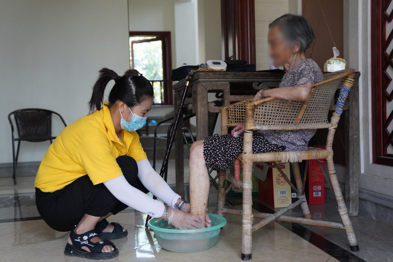 为300多位老人洗澡，她记得每一张有故事的脸 - 中国慈善家